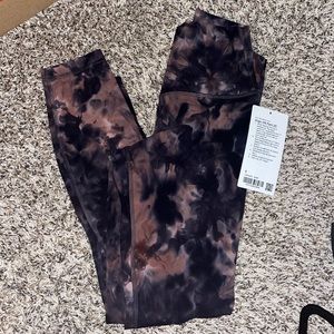 Lululemon aligns size 6, 25”
